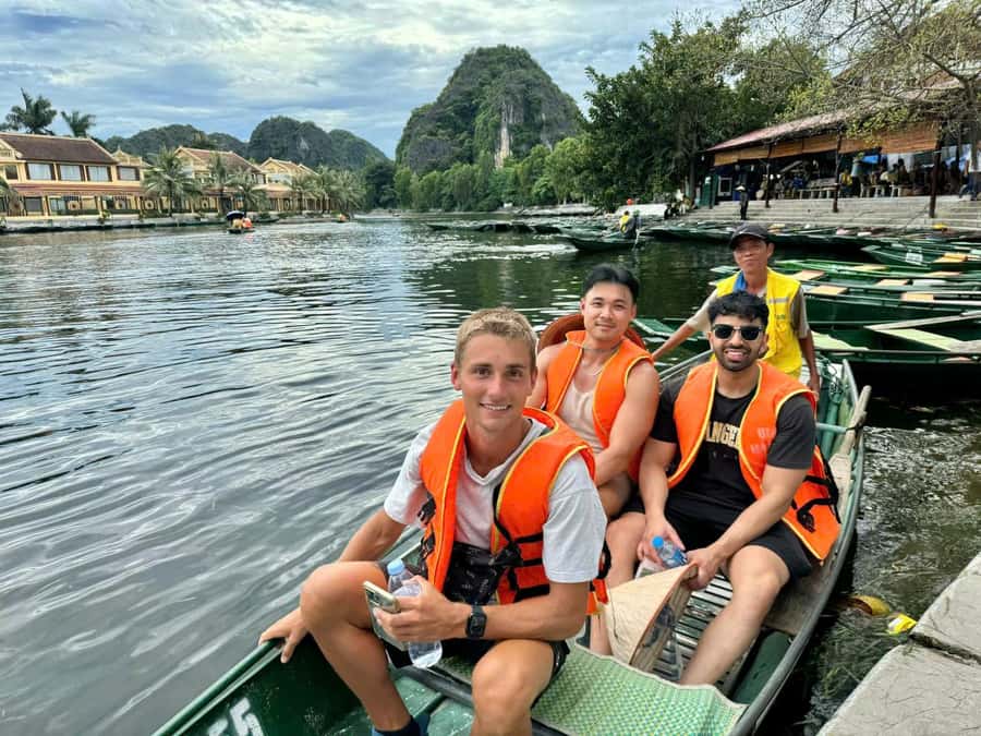 From Ninh Binh : Bai Dinh, Hoa Lu, Trang An, Mua Cave Tour - What to bring for this particular route