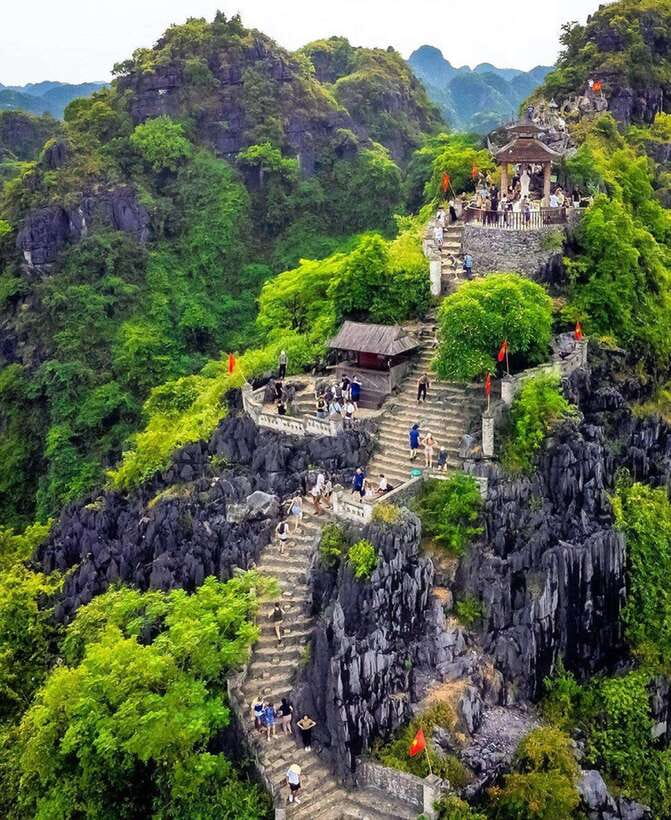 From Ninh Binh: Hoa Lu, Bai Dinh, Trang An, & Mua Cave Tour - Bai Dinh Pagoda and its enormous scale