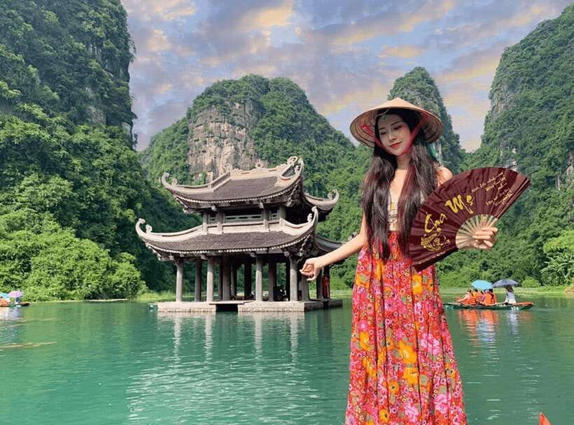 From Ninh Binh: Hoa Lu, Bai Dinh, Trang An, & Mua Cave Tour - Mua Cave and the 500-step finish