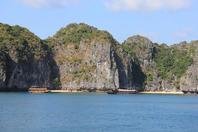 Full day boat trip with Cat Ba Captain Jack to Lan Ha Bay and Ha Long Bay - The afternoon cruise past Thap Nghieng Island
