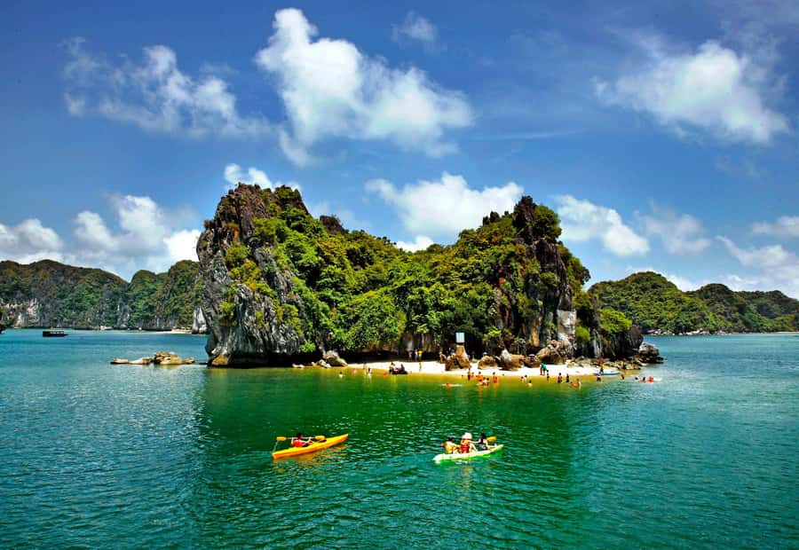 Full day boat trip with Cat Ba's captain Jack - Ba Trai Dao beaches: an early swim and coral stop