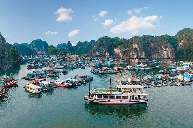 Full day deep water soloing - Kayaking in Cat Ba - Ha Long Bay. - Dầu Bê Island and Le Mekong