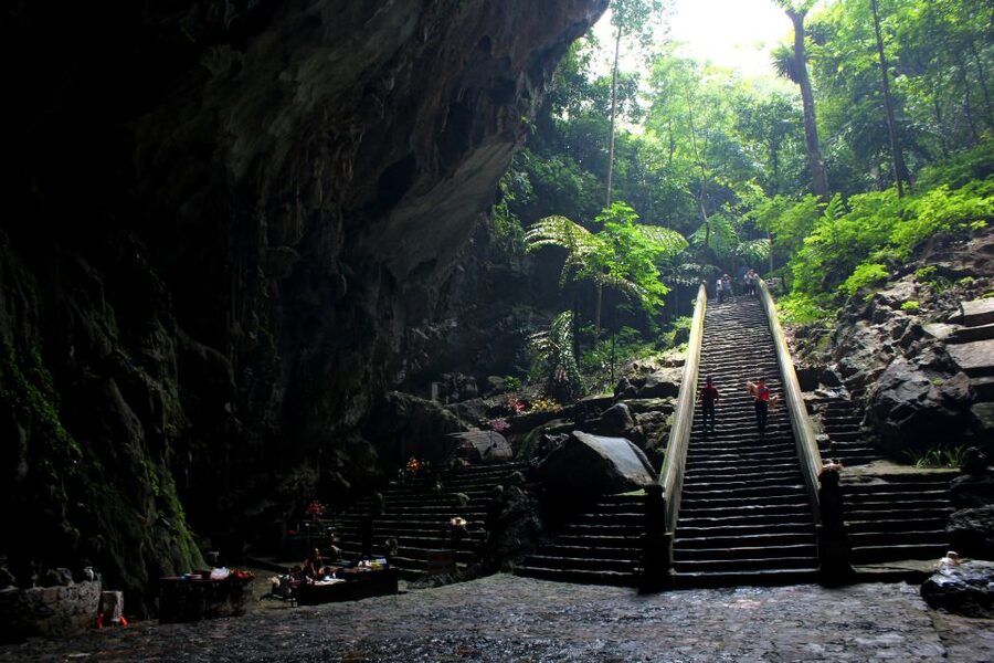 Full-Day Perfume Pagoda Private or Small-Group Tour - Climbing to Huong Tich Cave