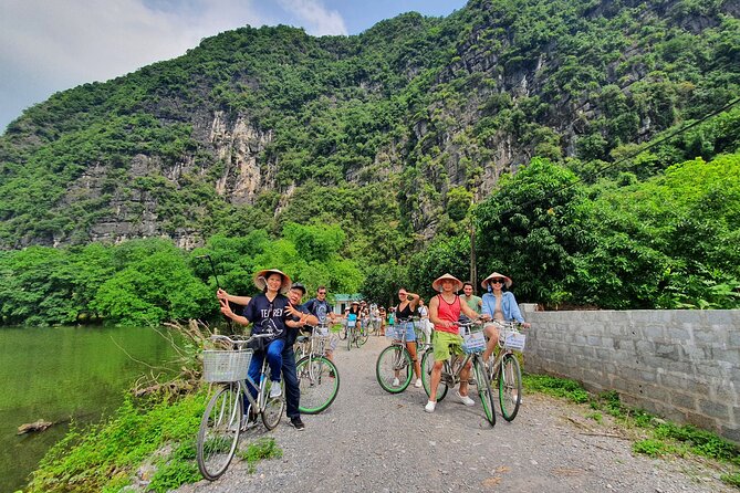 Full-Day Tour Hoa Lu, Tam Coc Boat Trip and Mua Cave - A Vietnamese buffet before the river