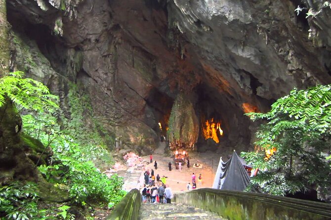 Full Day Tour to Perfume Pagoda with Traditional Boat Ride - Reaching Huong Tich Cave by cable car