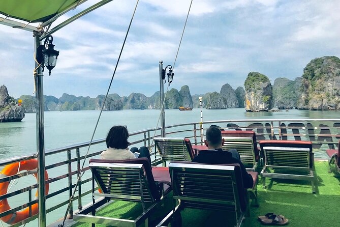 Full day trip to Lan Ha-Ha Long Bay from Cat Ba, avoid the crowds - Kayaking through Bat Cave, Dark Cave, and Bright Cave
