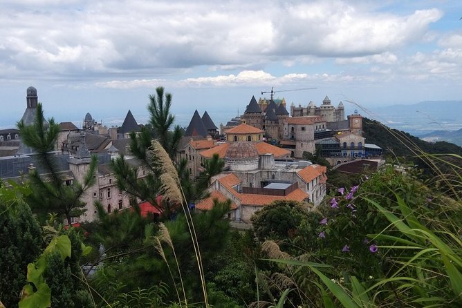 Golden Bridge - Ba Na Hills Daily Ingroup Trip with Local Experts - What the local guide adds