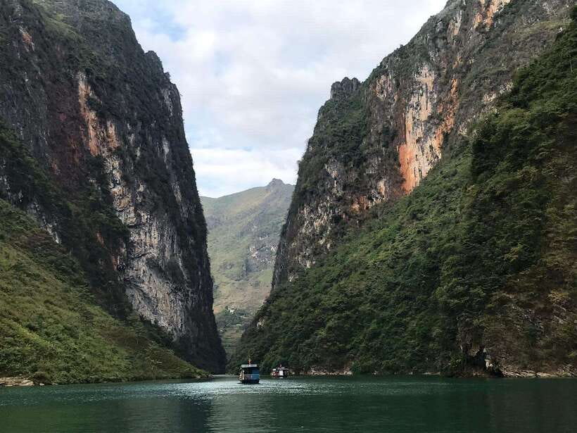 Ha Giang Loop Jasmine Tour 3D2N - Day one: Bac Sum Slope to Du Gia Waterfall