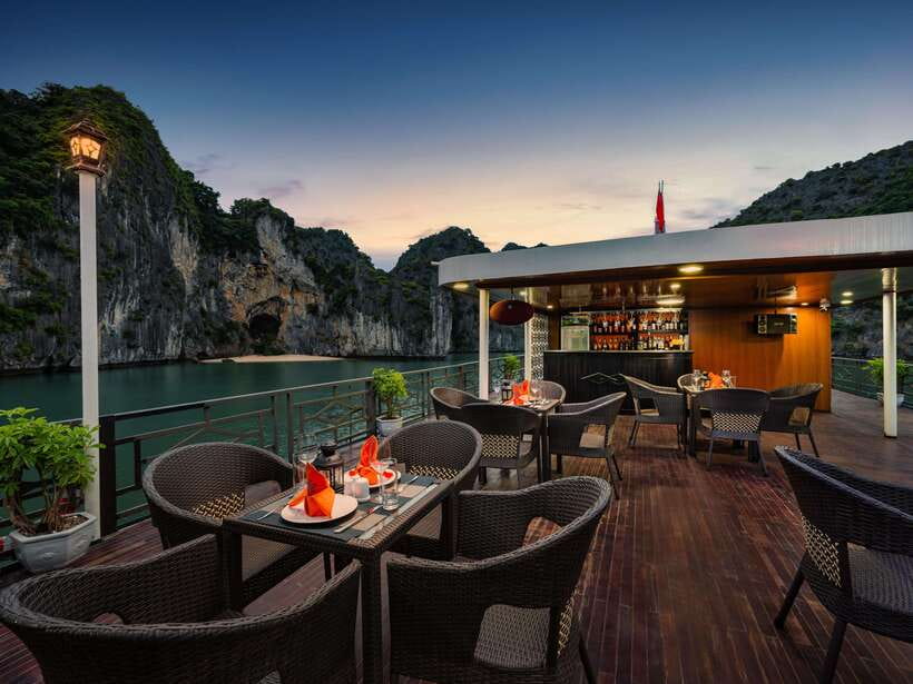Ha Long Bay: 2-Day Tour with La Pandora Boutique Cruise - Kayaking and swimming at Ong Cam Area