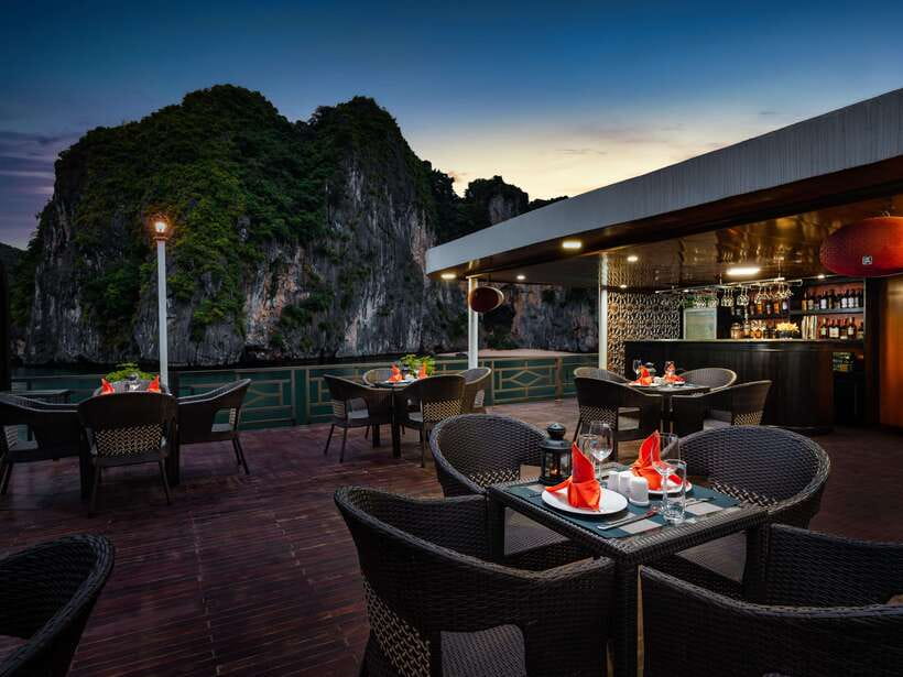 Ha Long Bay: 2-Day Tour with La Pandora Boutique Cruise - The guides and the small-group question