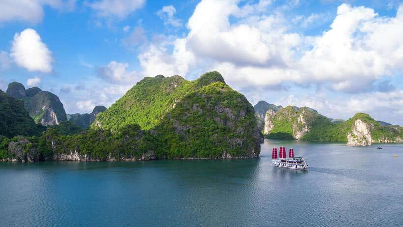 Ha Long Bay - Bai Tu Long Bay Luxury Boat Tour & Transfer - The early limousine ride from Hanoi