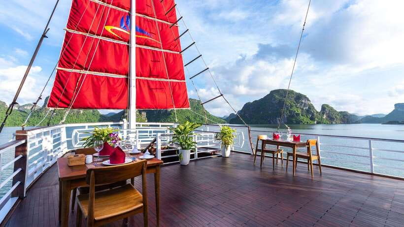 Ha Long Bay - Bai Tu Long Bay Luxury Boat Tour & Transfer - Lunch with limestone islands outside the window