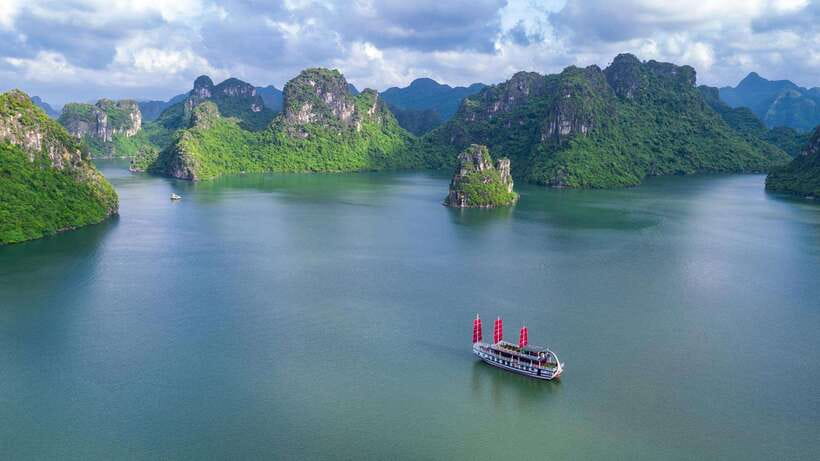 Ha Long Bay - Bai Tu Long Bay Luxury Boat Tour & Transfer - What the $155 price really covers