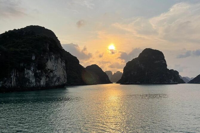 Ha Long Bay Day Cruise From Ha Noi - The 8:00 a.m. departure from Hanoi’s Old Quarter