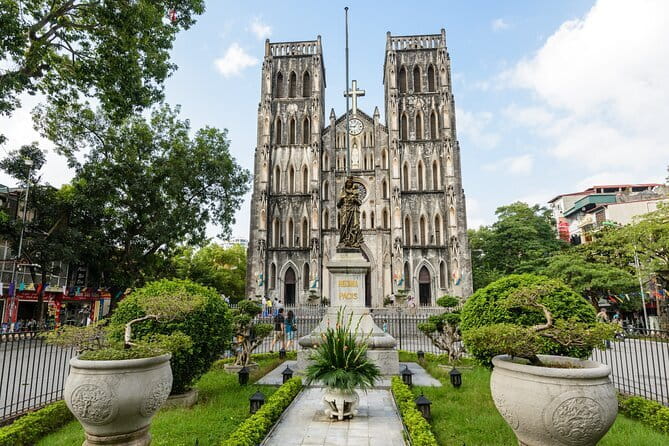 Ha Noi City Day Tour - Tran Quoc Pagoda and the calm of West Lake