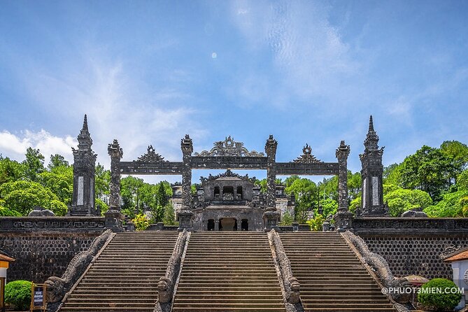 Hai Van Pass and Hue City Sites Deluxe Small Group Tour - Entering Hue Imperial City
