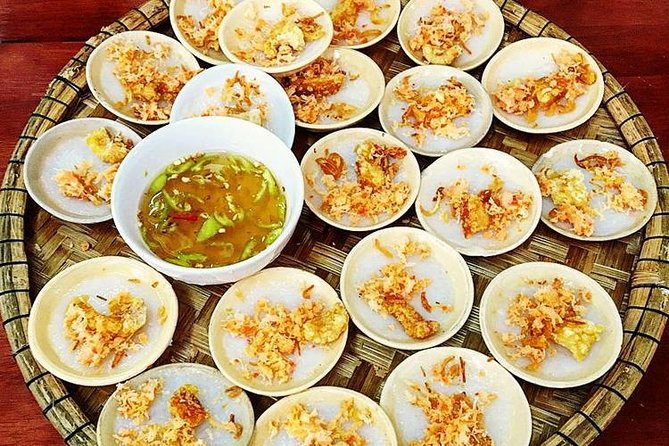 Half-Day Guided Street Food Walking Tour at Hue - Bánh khoái and Huda beer at Lạc Thiện