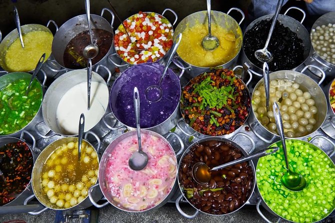 Half-Day Guided Street Food Walking Tour at Hue - What the guide adds to the meal