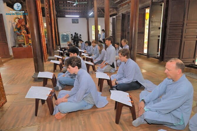 Half-Day Mindfulness Meditation Retreat in Hanoi - Beginning with Buddhist rules and solemn chanting