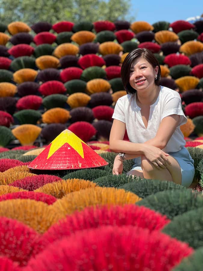 Half Day trip to Incense & Hat Villages with Train Street - From Hanoi to two working craft villages