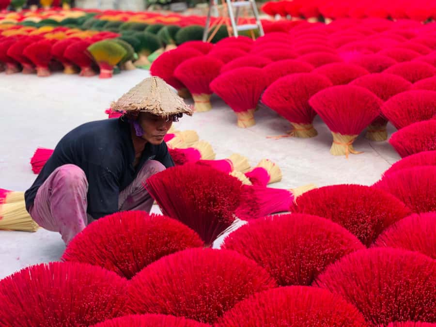Half Day trip to Incense & Hat Villages with Train Street - Quang Phu Cau, where incense becomes a visual show