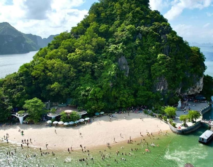 Halong 6 Hours Cruise: Kayak, Cave, Lunch, Beach & Island - Cruising past Ha Long Bay’s limestone islands