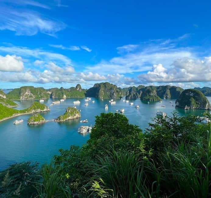 Halong 6 Hours Cruise: Kayak, Cave, Lunch, Beach & Island - Walking through Sung Sot Cave