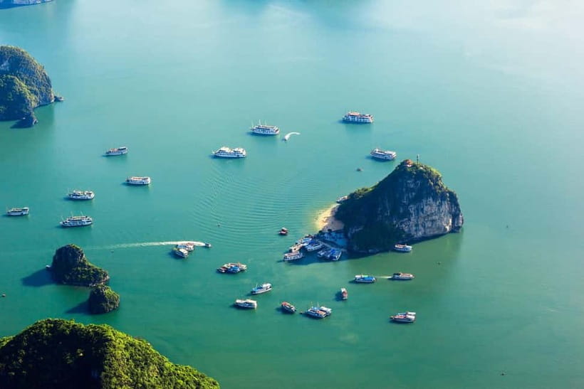Halong 6 Hours Cruise: Kayak, Cave, Lunch, Beach & Island - Kayaking or taking a bamboo boat at Luon Cave