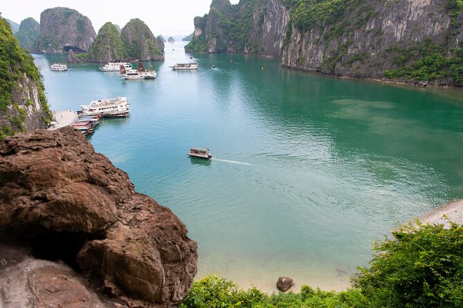 Halong Bay 2 Days 1 Night Traditional Boat - What the high rating tells you, and what it does not