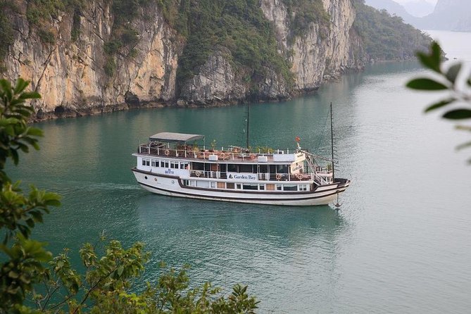 Halong Bay 2D1N BEST CRUISES All-Inclusive: Transfer, Meals, Kayak, Cave, Island - Sleeping aboard: what the cabin adds