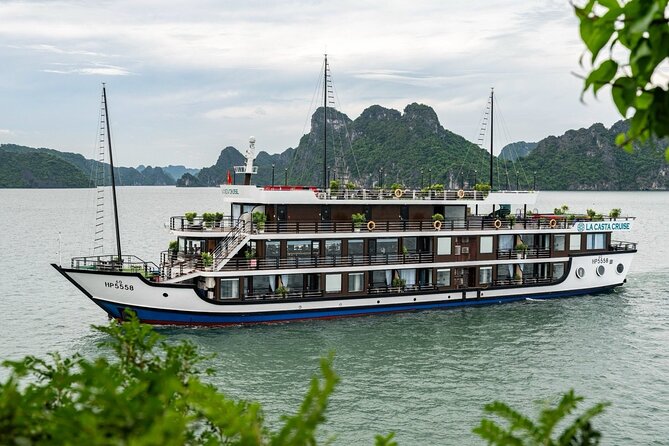 Halong Bay 2D1N Cruise multi options, transfer, swim and kayaking - What the $55 starting price really covers