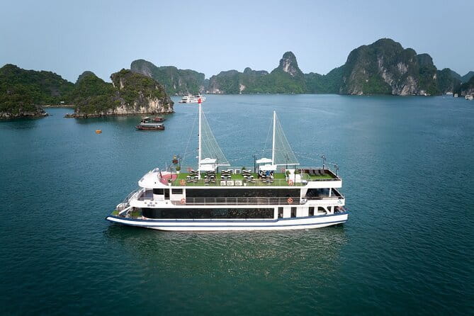 Halong bay 4 hours boat tour from Halong city with 2 caves, kayak - Dau Go Cave for a darker, rougher visit