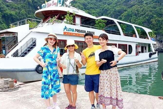 Halong bay 4 hours boat tour from Halong city with 2 caves, kayak - What the traditional boat is like