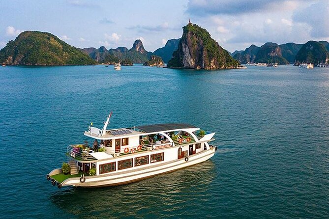 Halong Bay Cruise - Day Tours - Kayaking or bamboo boat through the bay
