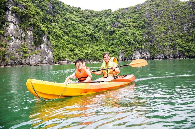 Halong Bay Cruise Tour from Hanoi with Kayak Adventure - Forty minutes at Ba Hang by kayak or bamboo boat