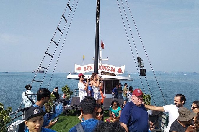 Halong Bay Cruise Tour from Hanoi with Kayak Adventure - Guide service and group size