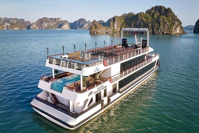 Halong Bay Day Tour Luxury Cruise With Jacuzzi and Buffet Lunch - Who should book this day trip?