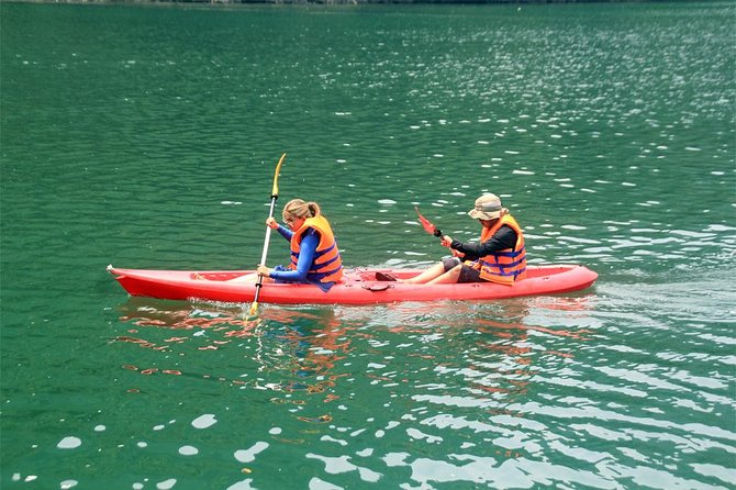 Halong bay Deluxe Cruise 2D/1N: Kayaking, swimming, Titop island & surprise cave - A private cabin, but check the standard