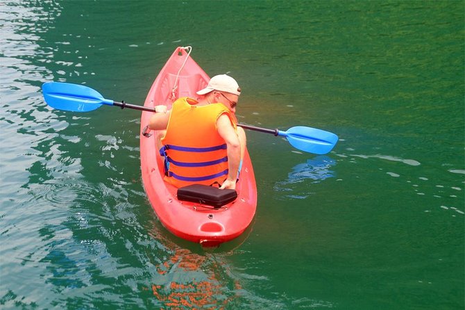 Halong bay Deluxe Cruise 2D/1N: Kayaking, swimming, Titop island & surprise cave - The pearl farm adds a look at local work