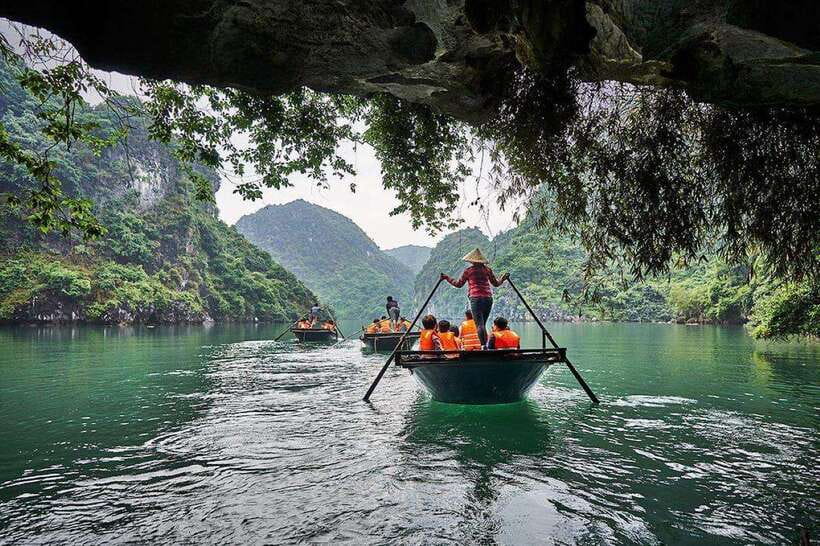 Halong Bay: Full-Day 4-Star Experience with Kayaking - Sung Sot Cave, the major walking stop