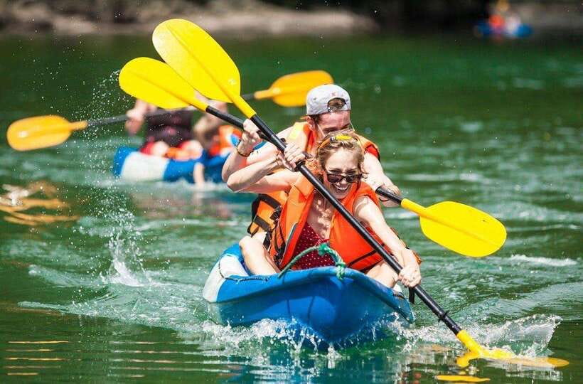 Halong Bay: Full-Day 4-Star Experience with Kayaking - Luon Cave by kayak or sampan