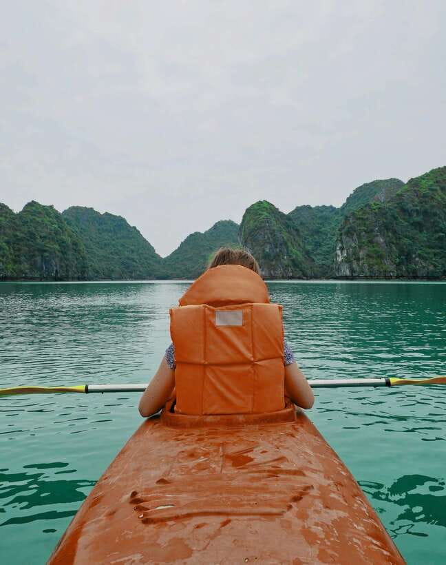 Halong Bay Luxury Cruise: Kayak&Swim,Cave, Party BEST SELLER - Guide service and the human side of the day