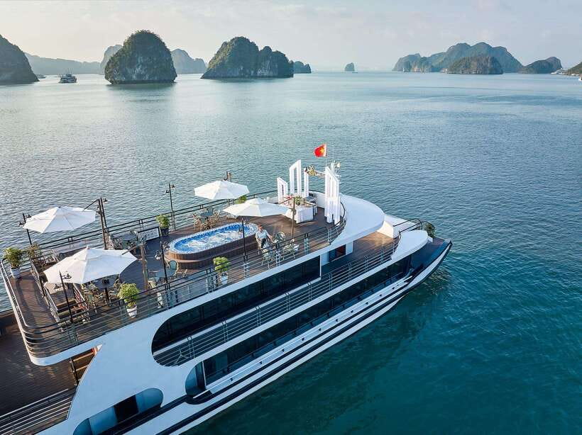 Halong Bay: Luxury Day Cruise with Buffet, Kayak, Swim - Lunch and the first views from the boat