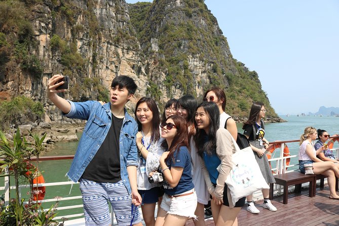 Halong Day Tour: Islands, Cave, Kayak. Lunch. Transfers - Kayaking or bamboo boat at Ba Hang