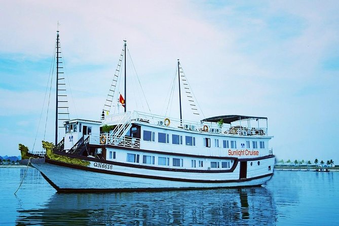 Halong deluxe cruise 2D/1N: Surprise cave, Titop island, Full Meals, best prices - Kayaking among the limestone islands
