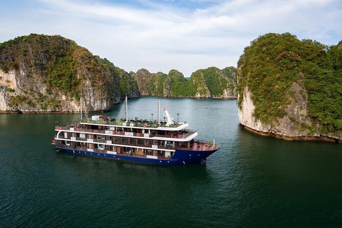 Halong Pandora 5 Star Cruise 2D1N-All Inclusive, cave, transfer - Kayaking, caves, and the busy side of the bay