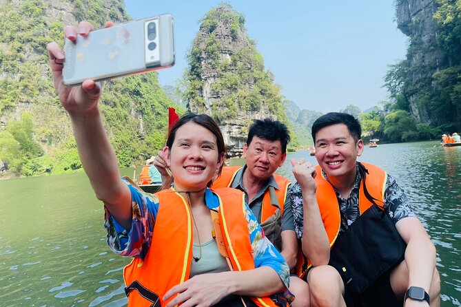 Hang Mua - Hoa Lu - Tam Coc Small Group Tour 8 People a Group - Tam Coc by boat, with limestone walls and caves