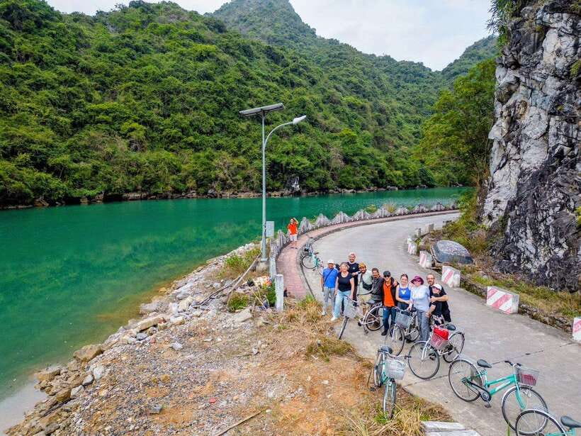 Hanoi: 2-Day Ha Long and Lan Ha Bay Cruise with Kayaking - Swimming at Three Peaches Islet