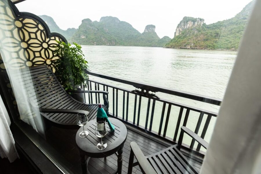 Hanoi: 2-Day Halong & Lan Ha Bay 5-Star Cruise with Balcony - Boarding, lunch, and choosing your first stop