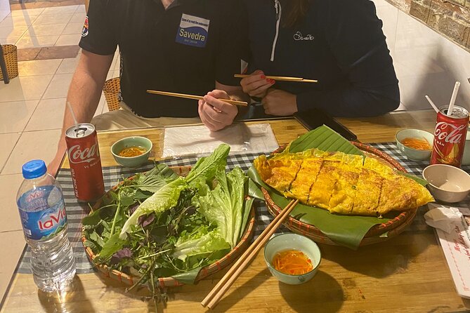 Hanoi: 7 Tasting Street Food Walking Tour and Train Street - Why this food walk works well in Hanoi